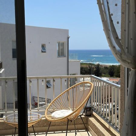 Sea View Apartment Near The Beach Пафос Екстериор снимка