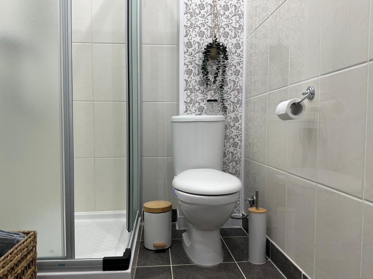 Sea View Apartment Near The Beach Пафос Екстериор снимка