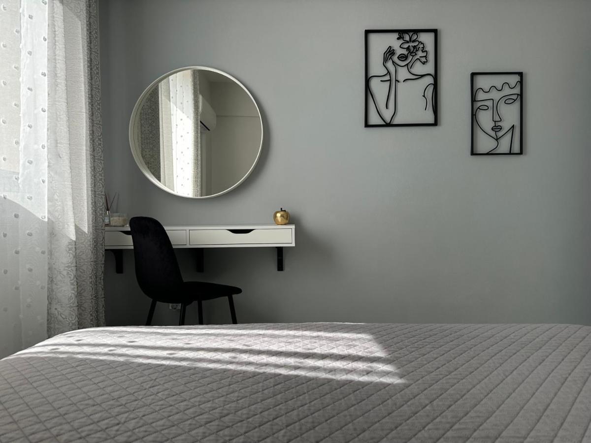 Sea View Apartment Near The Beach Пафос Екстериор снимка