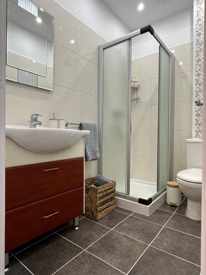 Sea View Apartment Near The Beach Пафос Екстериор снимка