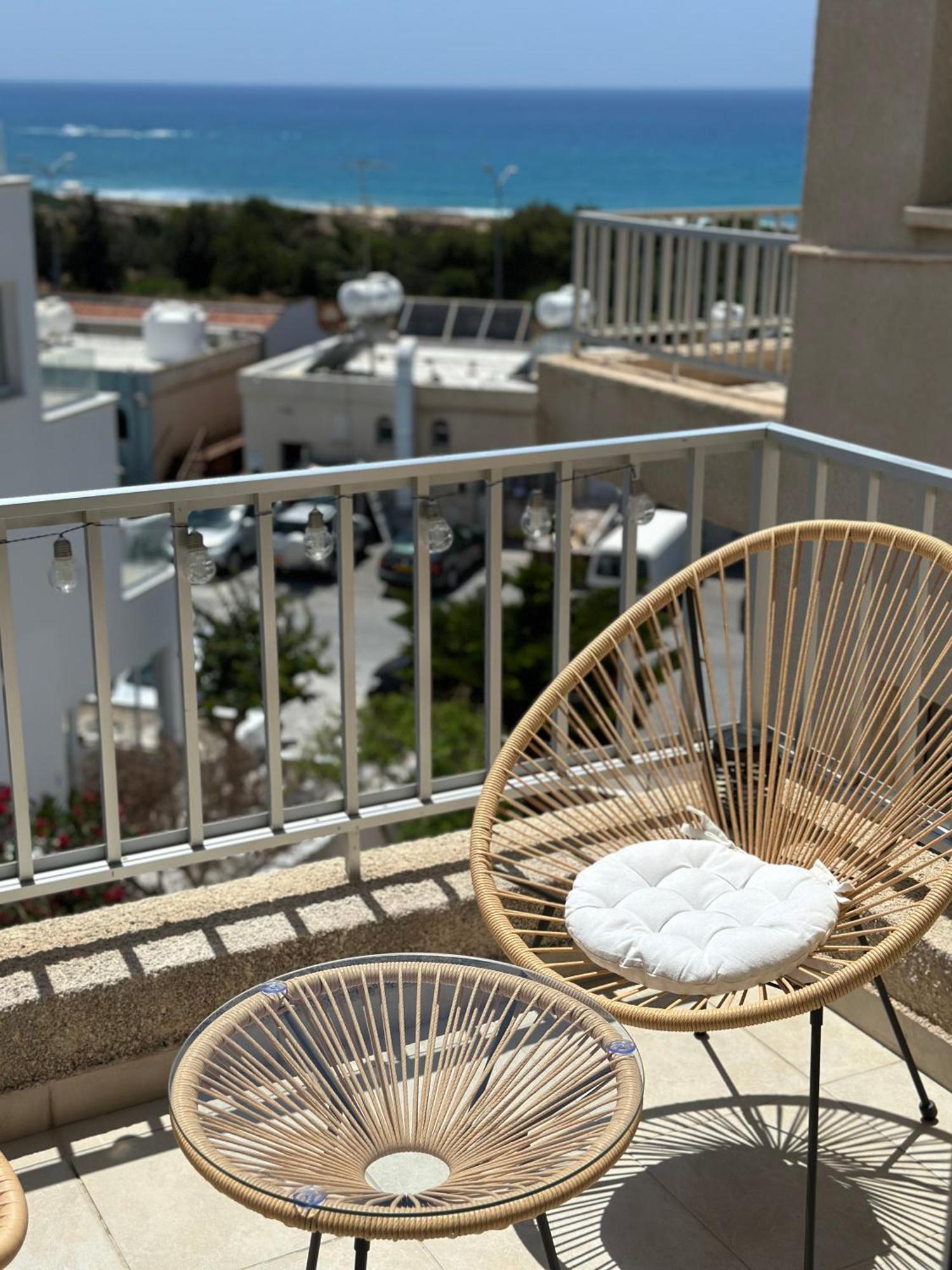 Sea View Apartment Near The Beach Пафос Екстериор снимка