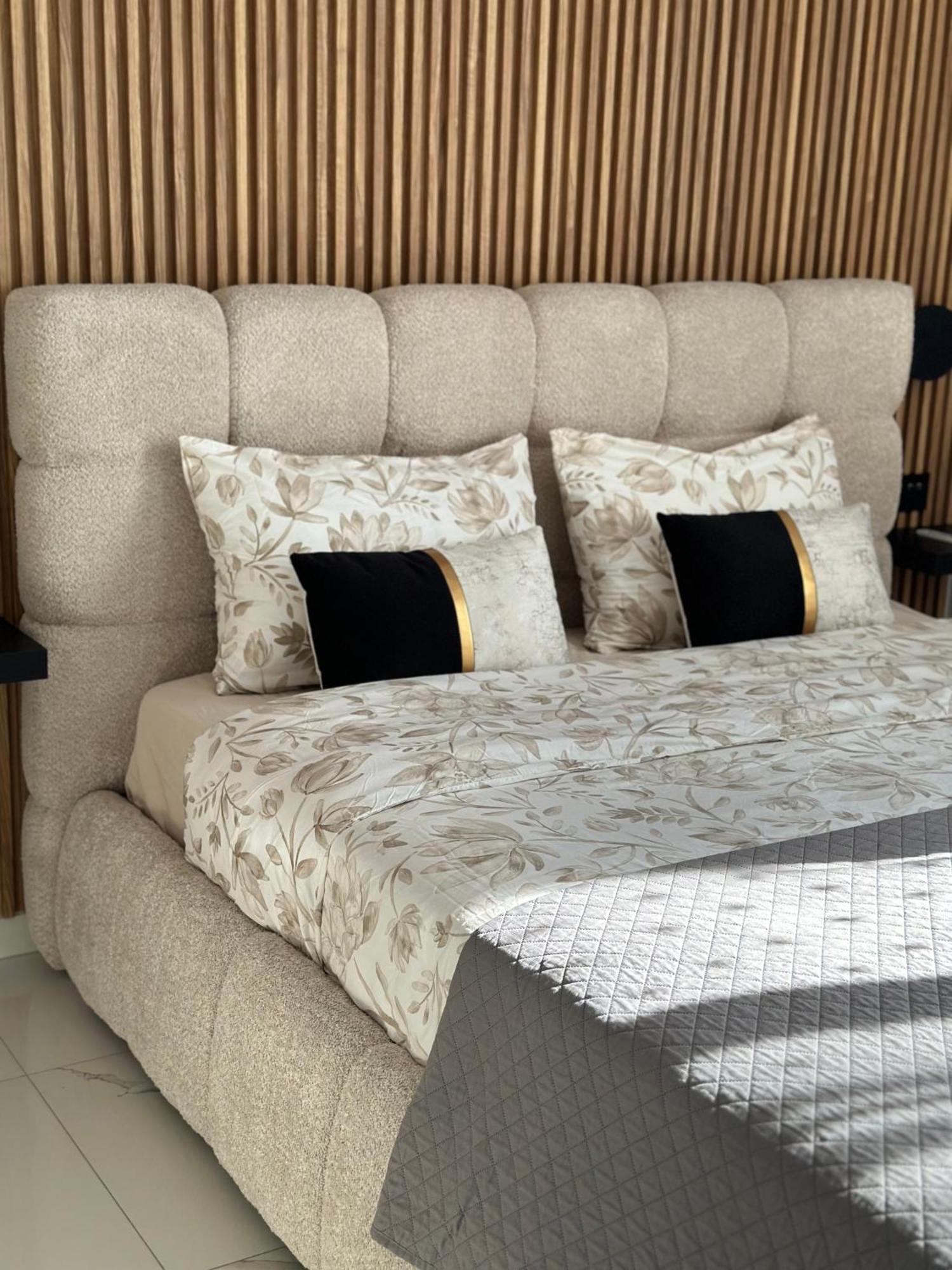Sea View Apartment Near The Beach Пафос Екстериор снимка