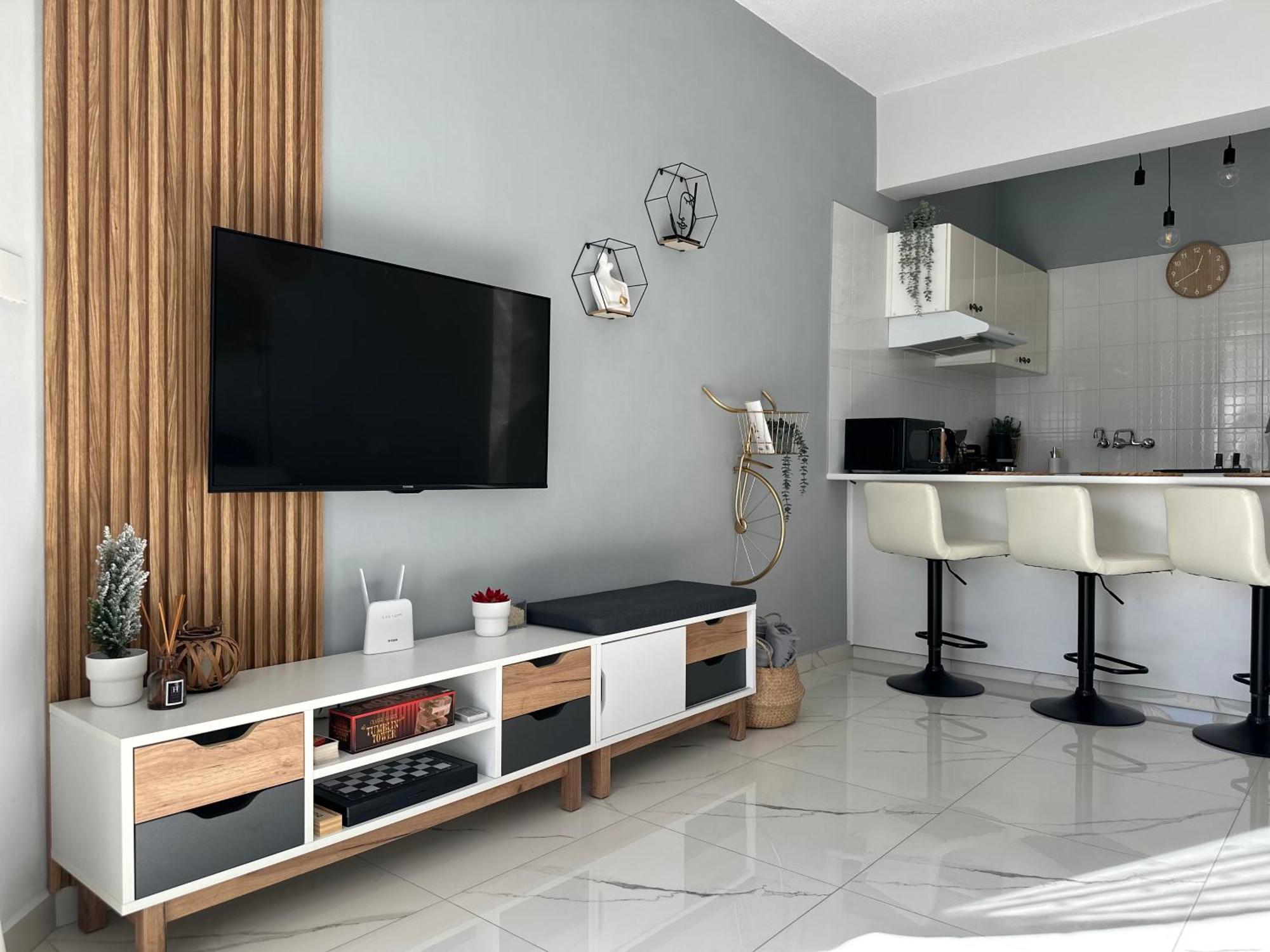 Sea View Apartment Near The Beach Пафос Екстериор снимка